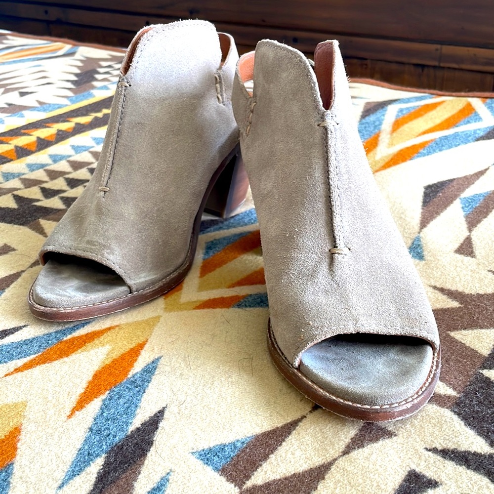 FRYE ‘Courtney’Suede Heeled Open Toe Booties 8- excellent shape!!